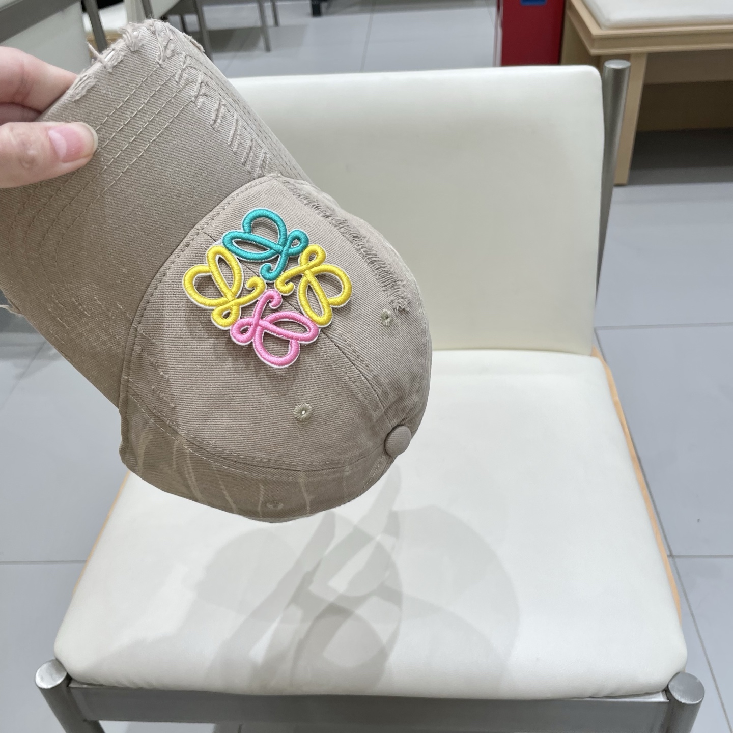  LOEWE罗意威2025 新款棒球帽
经典罗意威标志，男女同款
百搭透气，四季可佩戴