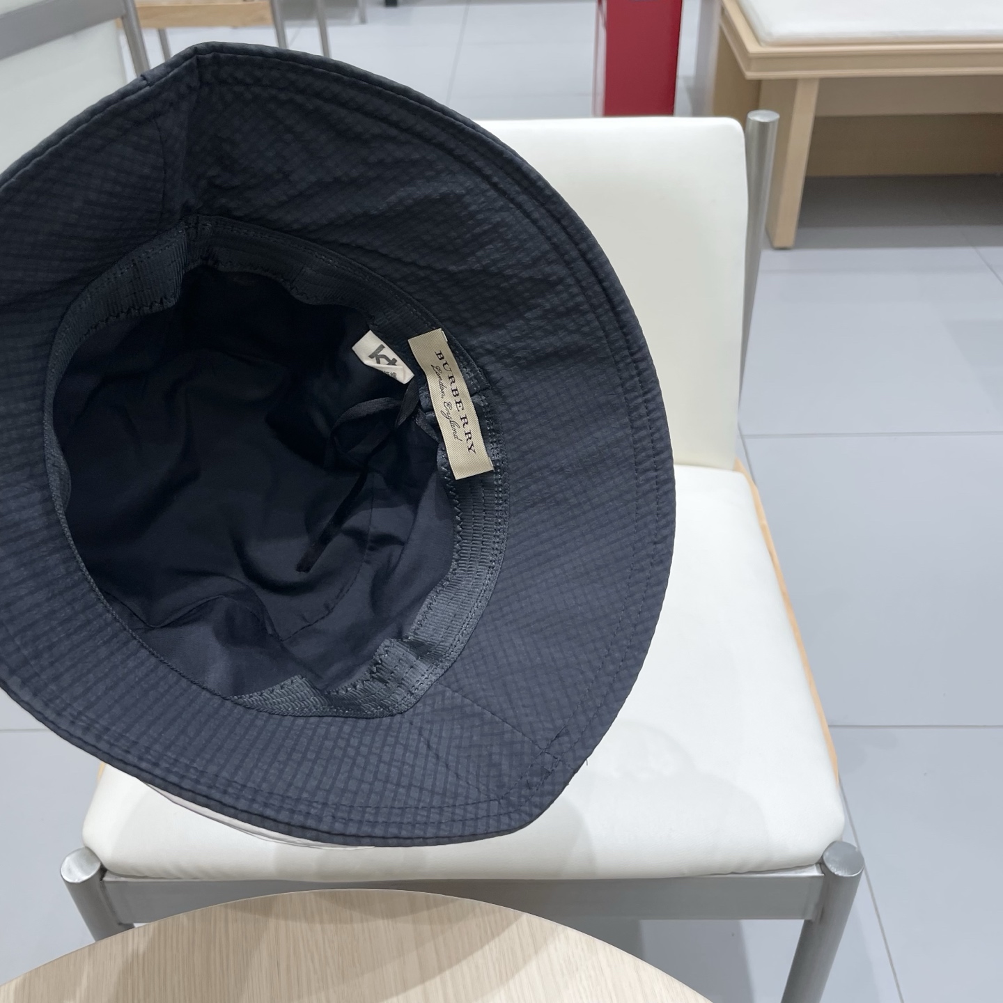  Burberry（巴宝莉）原单渔夫帽  专柜热卖款纯棉内里，轻盈透气。完美版型，对格精准无误，原厂品质