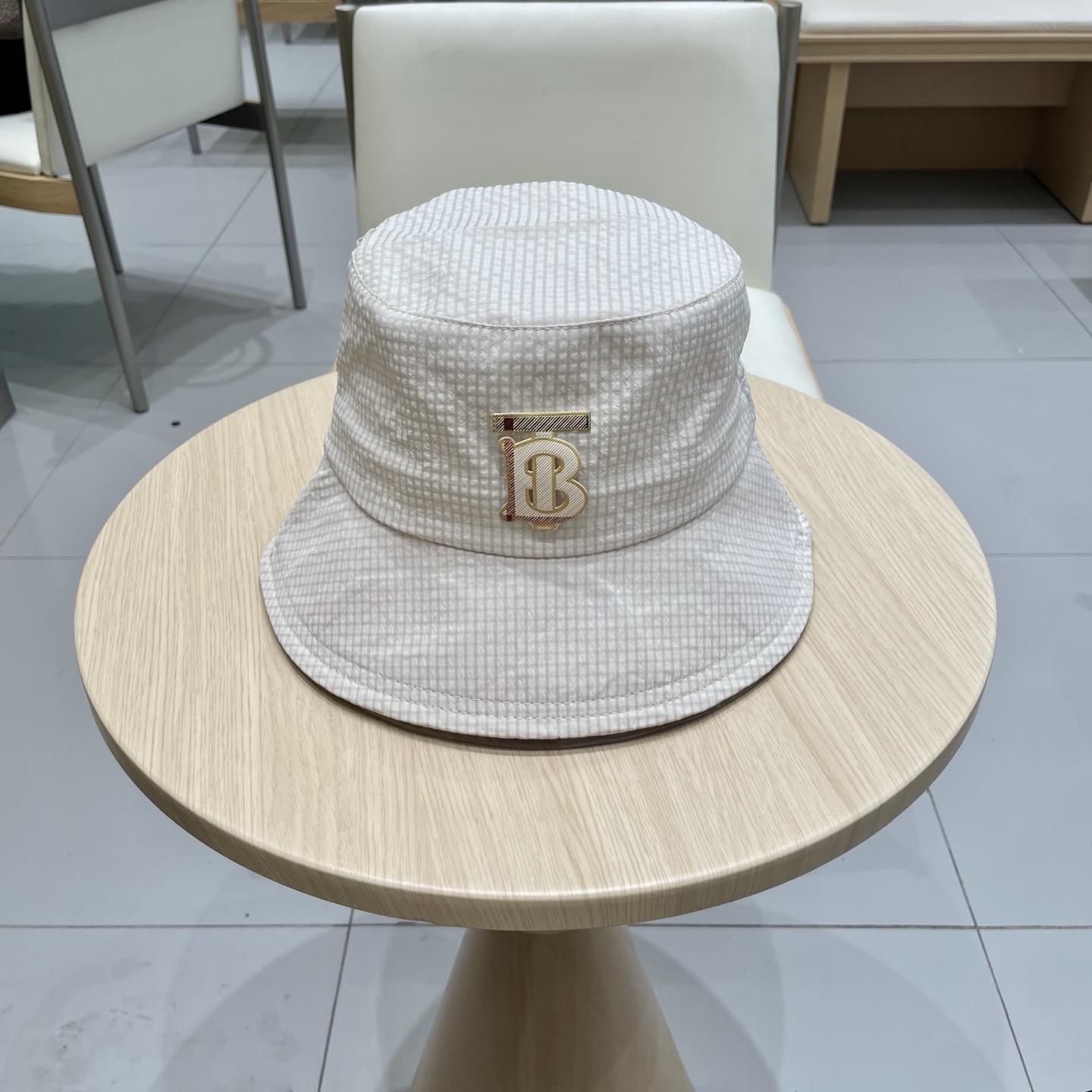 NO:355734,Burberry (Burberry) original single fisherman hat, hot-selling pure cotton inner lining, light and breathable. Perfect style, accurate and accurate for the texture, original quality, exclusive physical shots, suitable for both men and women!  ,hat, straw hat, fisherman hat, baseball hat, hat, burberry, burberry, espadrilles, hatsBurberry（巴宝莉）原单渔夫帽 专柜热卖款纯棉内里,轻盈透气.完美版型,对格精准无误,原厂品质,独家实物拍摄,男女适用！,帽子草帽渔夫帽棒球帽,帽子,burberry,burberry,espadrilles,hats,hat