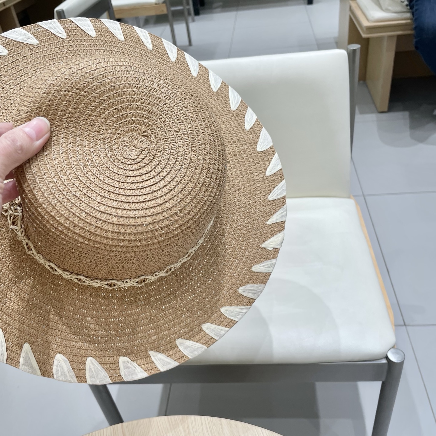 【Chanel香奈儿】2025新款山茶花拼色编织草帽，度假休闲必备，优雅大方的一款