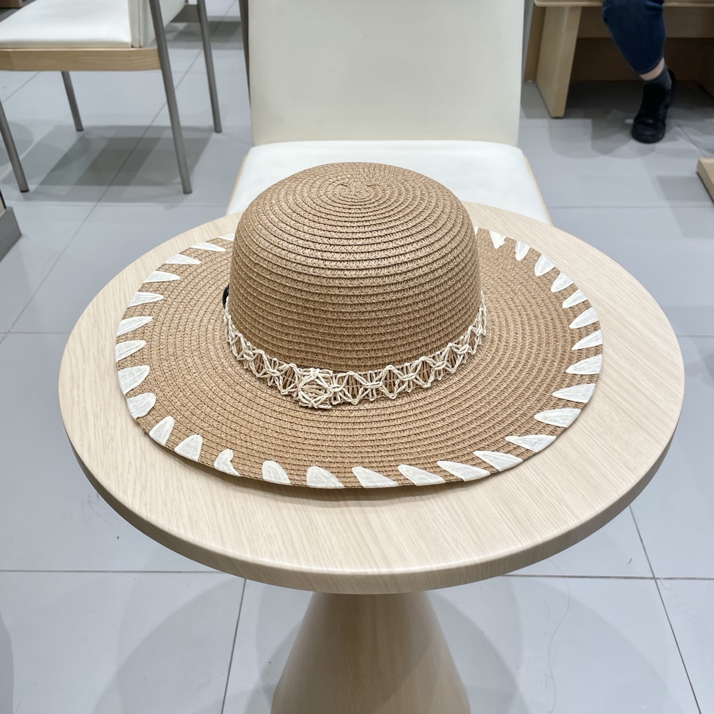 【Chanel香奈儿】2025新款山茶花拼色编织草帽，度假休闲必备，优雅大方的一款