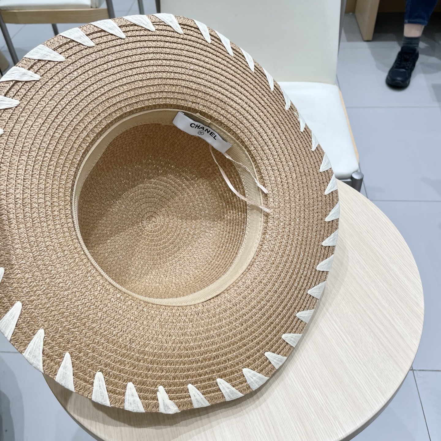 【Chanel香奈儿】2025新款山茶花拼色编织草帽，度假休闲必备，优雅大方的一款