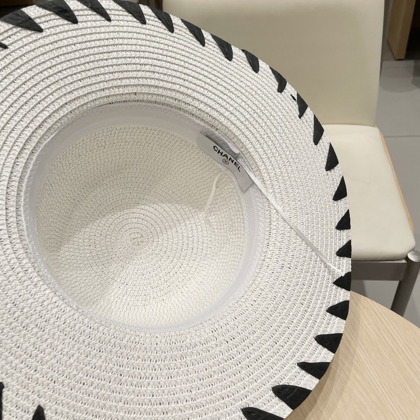 【Chanel香奈儿】2025新款山茶花拼色编织草帽，度假休闲必备，优雅大方的一款