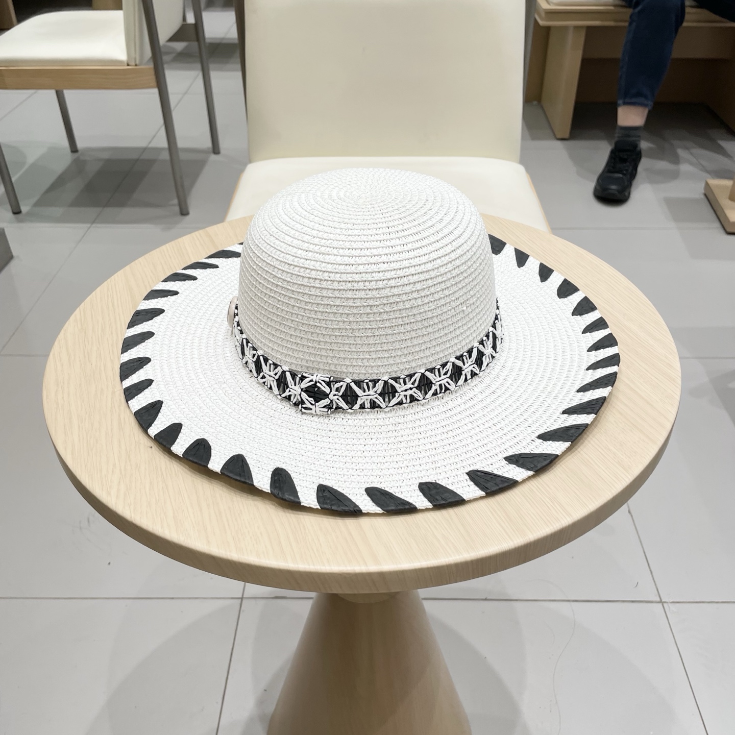 【Chanel香奈儿】2025新款山茶花拼色编织草帽，度假休闲必备，优雅大方的一款