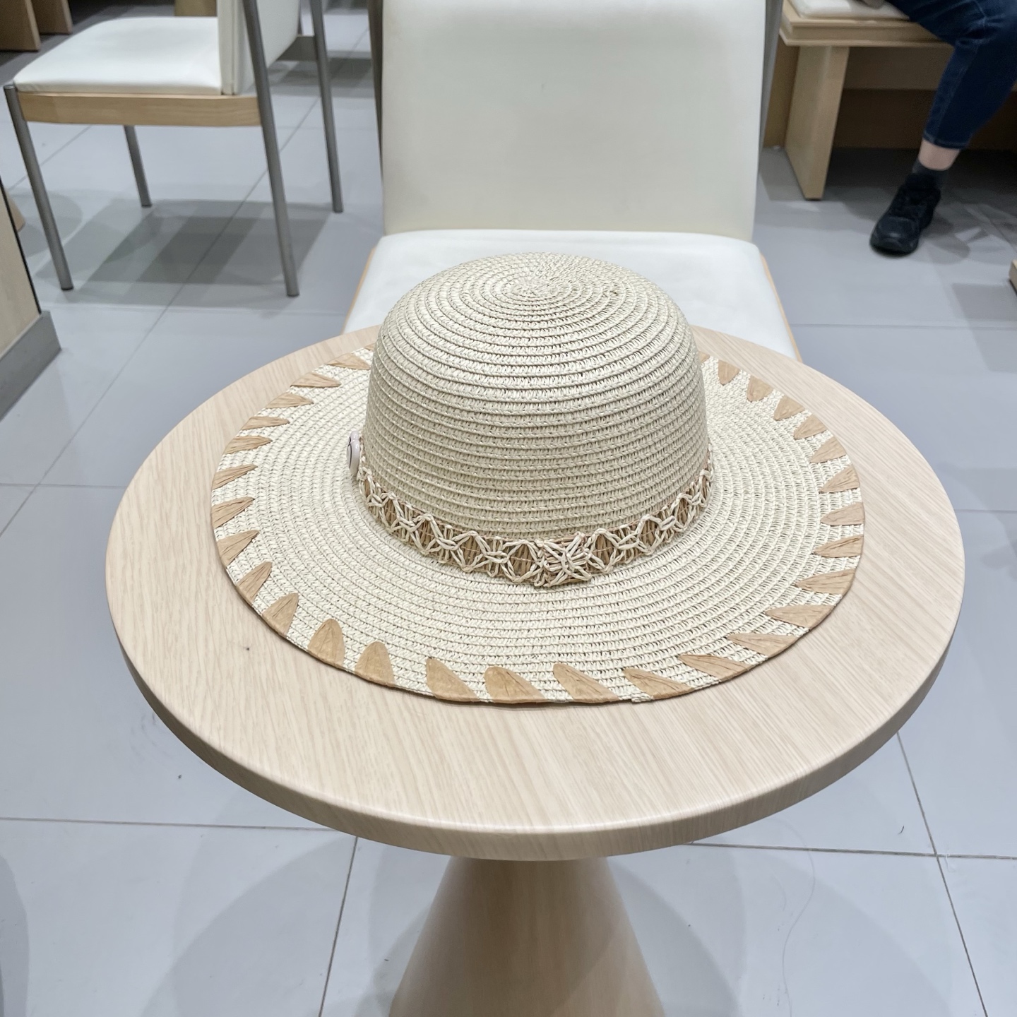 【Chanel香奈儿】2025新款山茶花拼色编织草帽，度假休闲必备，优雅大方的一款