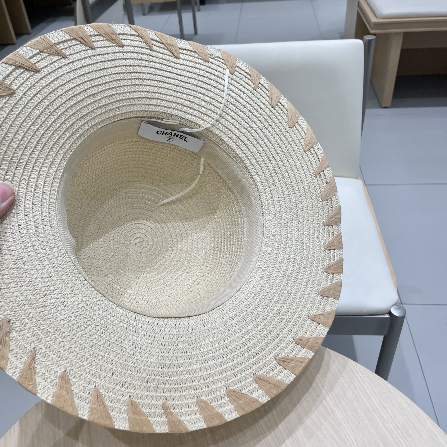 【Chanel香奈儿】2025新款山茶花拼色编织草帽，度假休闲必备，优雅大方的一款