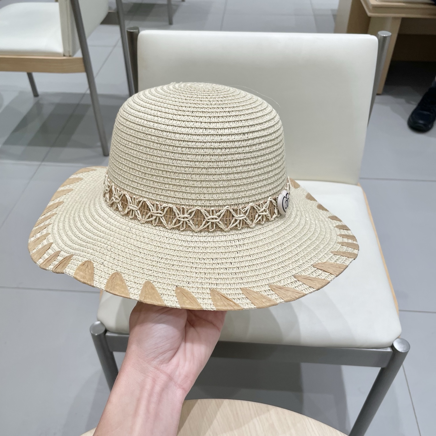 【Chanel香奈儿】2025新款山茶花拼色编织草帽，度假休闲必备，优雅大方的一款