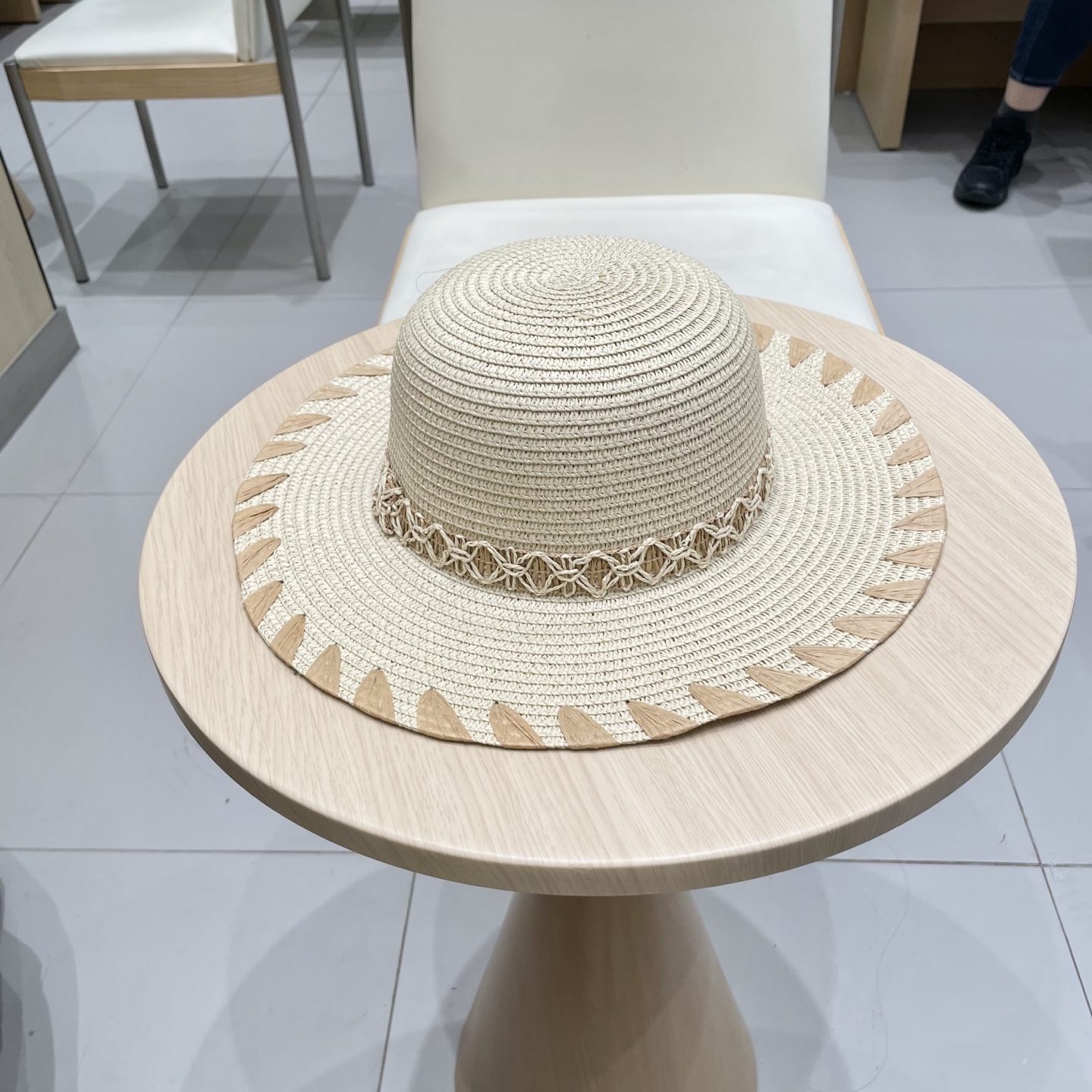 【Chanel香奈儿】2025新款山茶花拼色编织草帽，度假休闲必备，优雅大方的一款