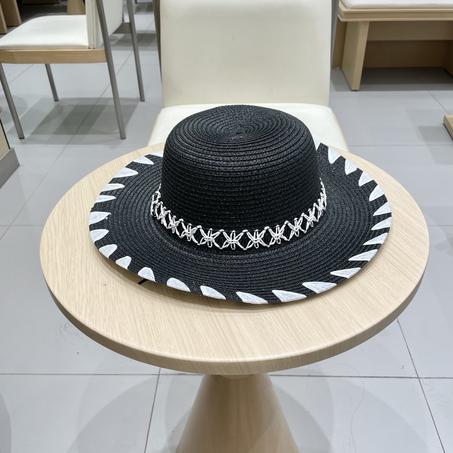 【Chanel香奈儿】2025新款山茶花拼色编织草帽，度假休闲必备，优雅大方的一款