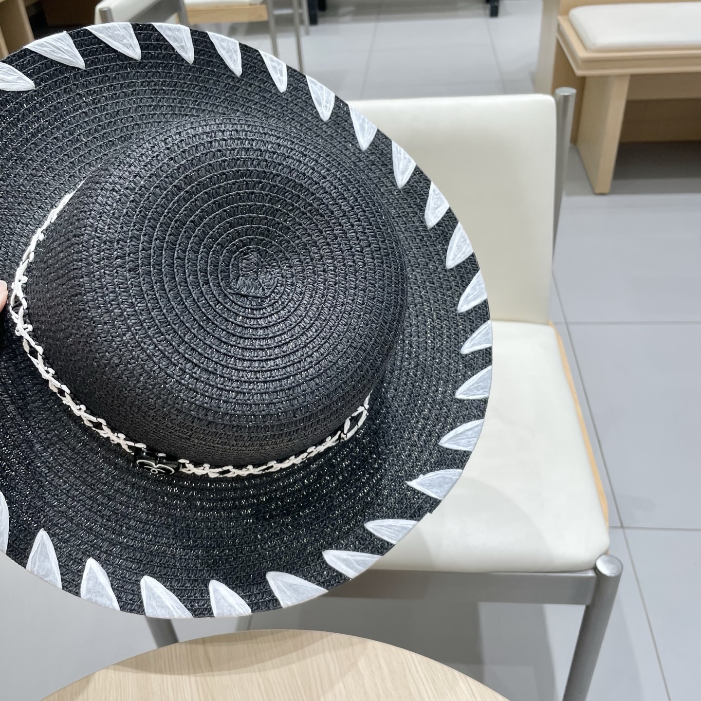 【Chanel香奈儿】2025新款山茶花拼色编织草帽，度假休闲必备，优雅大方的一款