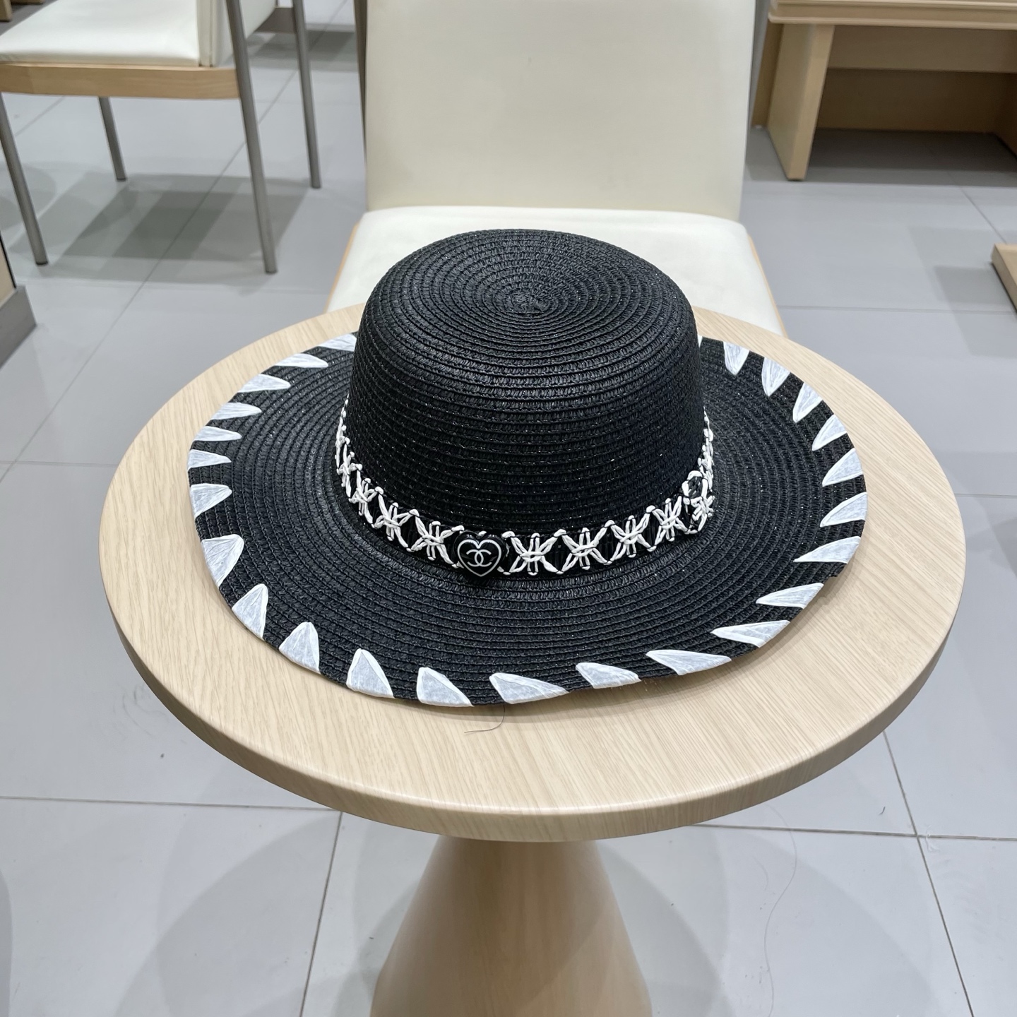 NO:228006,[Chanel Chanel] 2025 new camellia color-blocked woven straw hat, a must-have for vacation and leisure, an elegant and generous hat, straw hat, fisherman hat, baseball hat, hat, chanel, chanel, espadrilles, hats19860909【Chanel香奈儿】2025新款山茶花拼色编织草帽,度假休闲必备,优雅大方的一款帽子草帽渔夫帽棒球帽,帽子,chanel,chanel,espadrilles,hats,hat