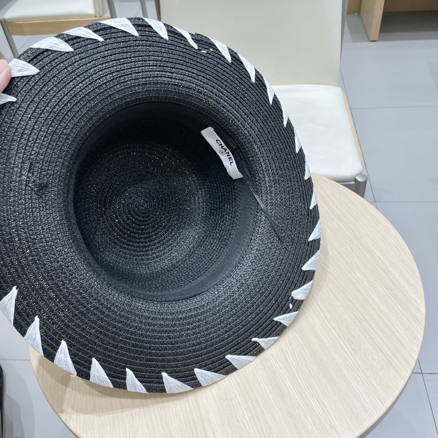 【Chanel香奈儿】2025新款山茶花拼色编织草帽，度假休闲必备，优雅大方的一款