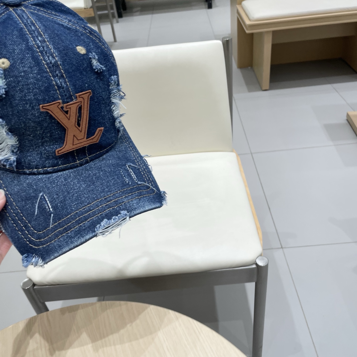 🧢路易威登棒球帽 LouisVuitton😍新款LV棒球帽，重工打造♥️高端大气，百搭款🤗男女通用！跑量