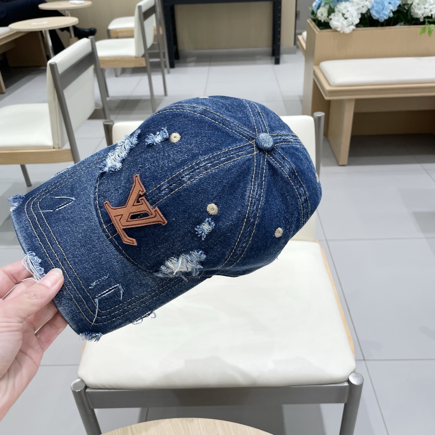 🧢路易威登棒球帽 LouisVuitton😍新款LV棒球帽，重工打造♥️高端大气，百搭款🤗男女通用！跑量