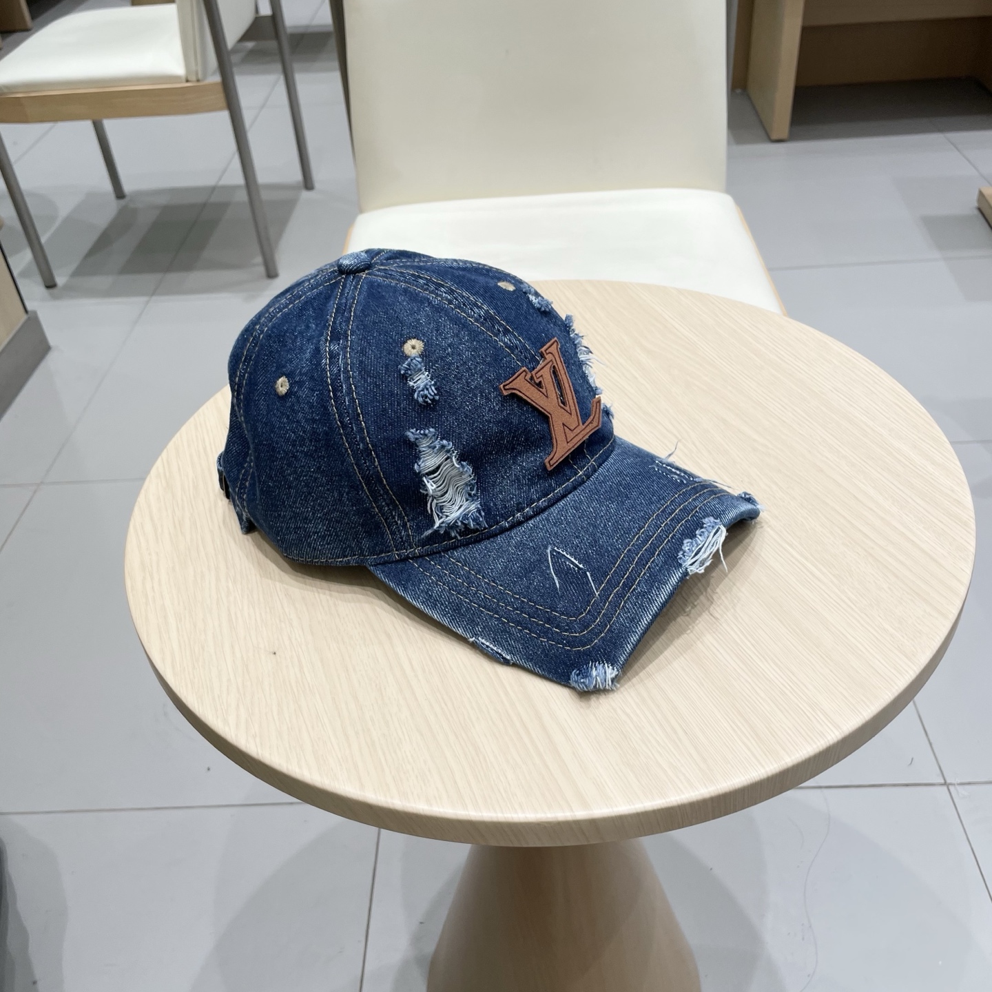 🧢路易威登棒球帽 LouisVuitton😍新款LV棒球帽，重工打造♥️高端大气，百搭款🤗男女通用！跑量