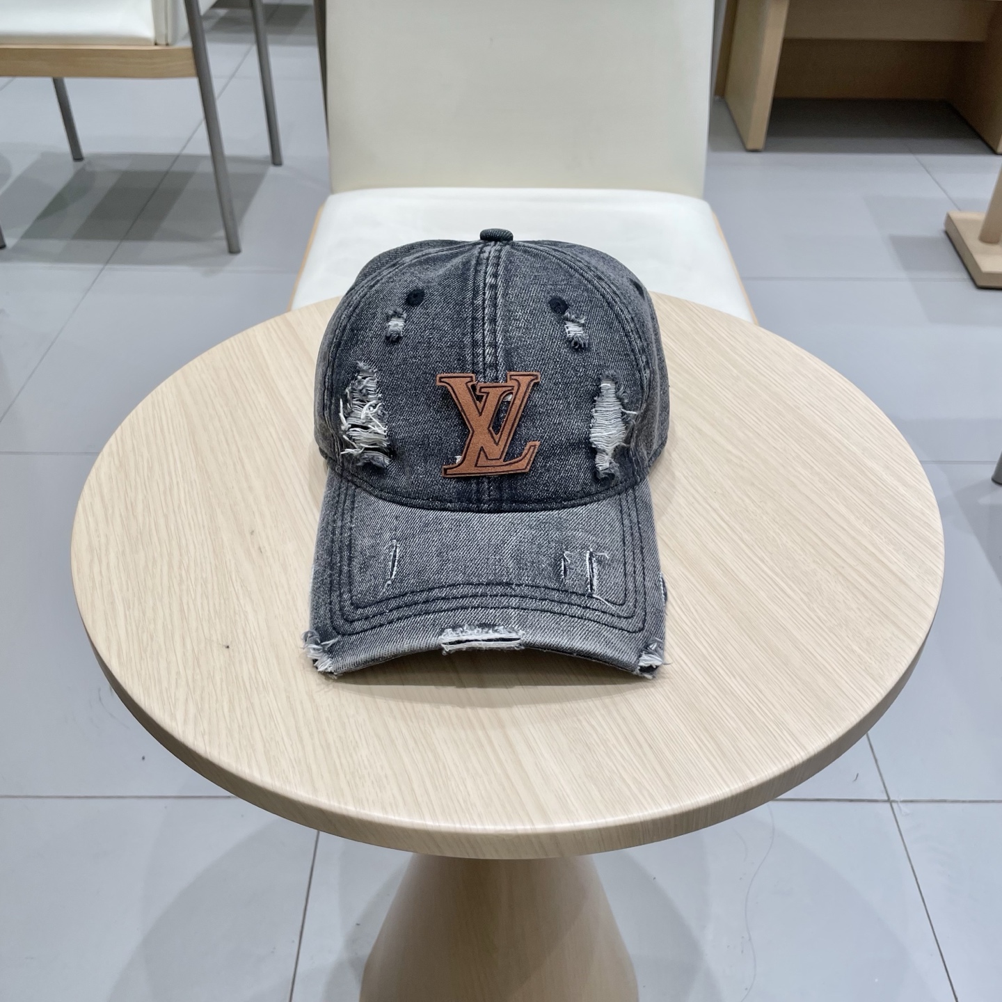 🧢路易威登棒球帽 LouisVuitton😍新款LV棒球帽，重工打造♥️高端大气，百搭款🤗男女通用！跑量