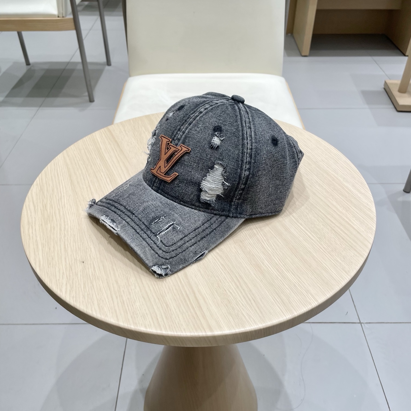 🧢路易威登棒球帽 LouisVuitton😍新款LV棒球帽，重工打造♥️高端大气，百搭款🤗男女通用！跑量