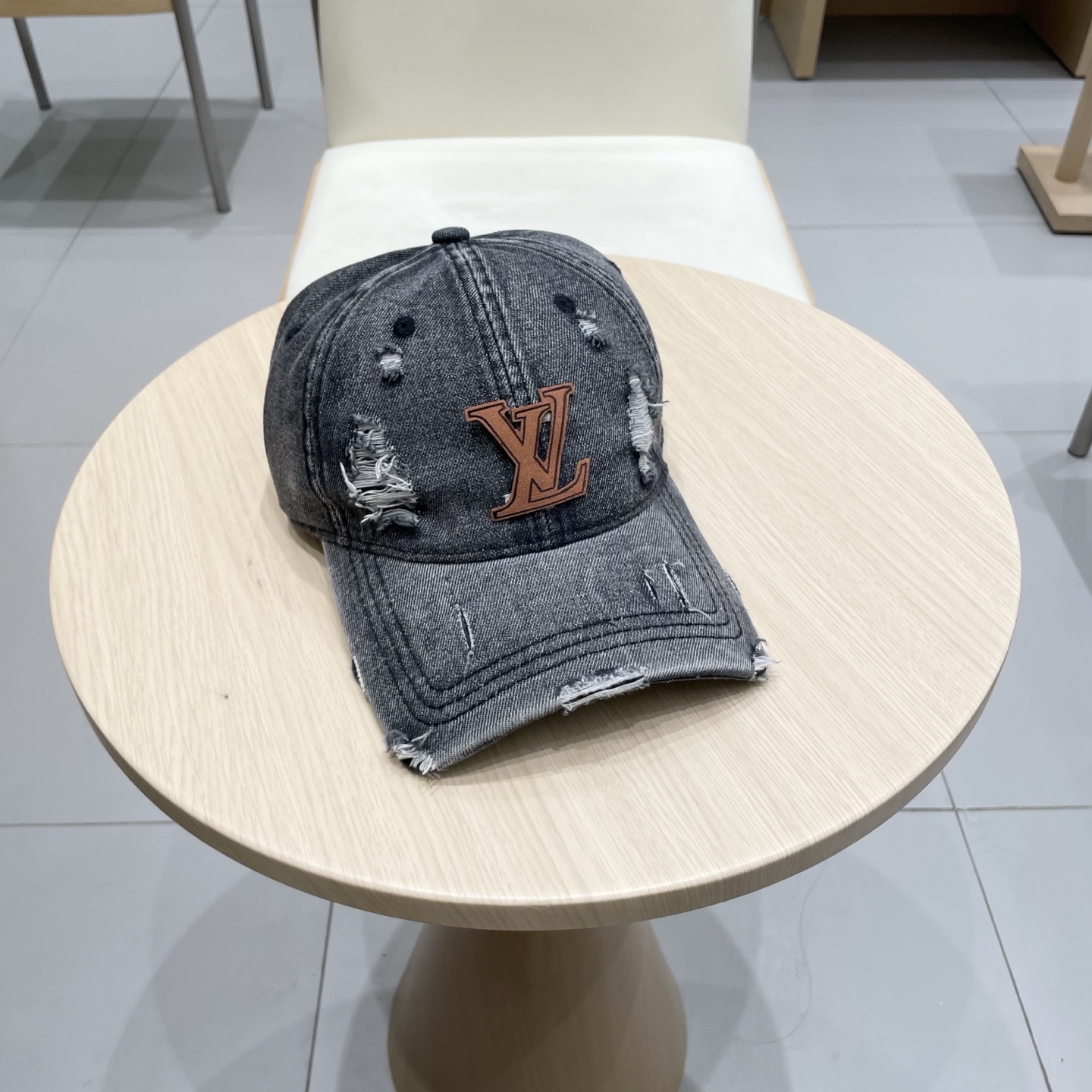 🧢路易威登棒球帽 LouisVuitton😍新款LV棒球帽，重工打造♥️高端大气，百搭款🤗男女通用！跑量