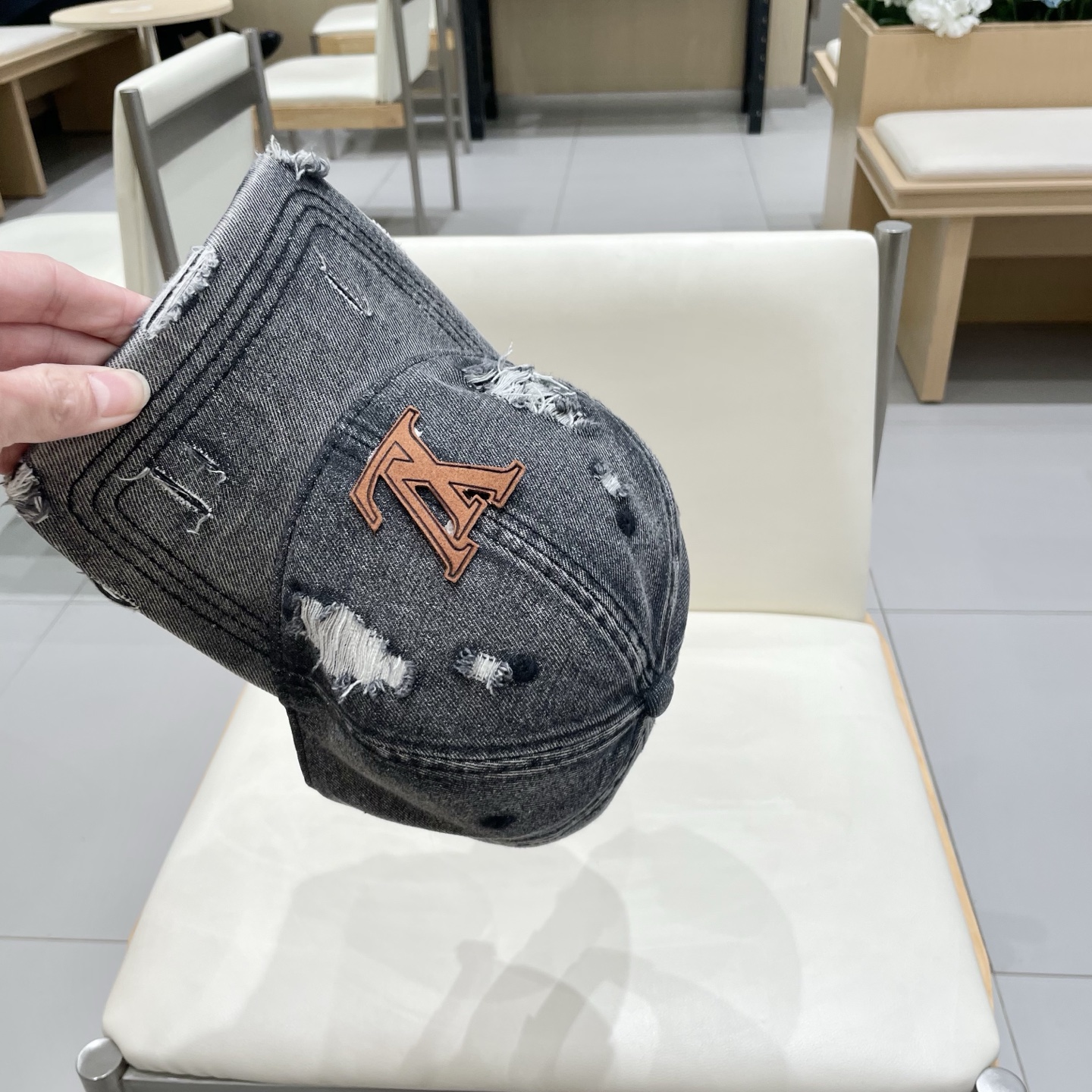 🧢路易威登棒球帽 LouisVuitton😍新款LV棒球帽，重工打造♥️高端大气，百搭款🤗男女通用！跑量