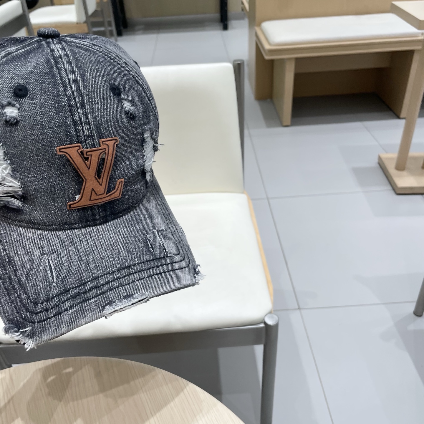 🧢路易威登棒球帽 LouisVuitton😍新款LV棒球帽，重工打造♥️高端大气，百搭款🤗男女通用！跑量