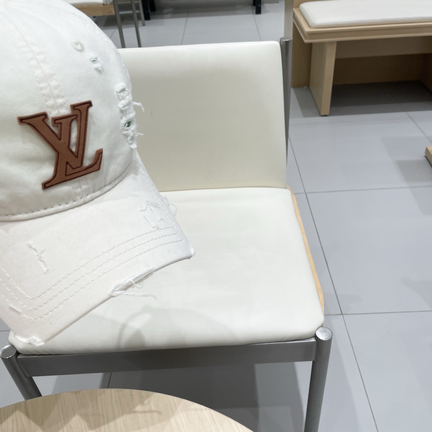 🧢路易威登棒球帽 LouisVuitton😍新款LV棒球帽，重工打造♥️高端大气，百搭款🤗男女通用！跑量