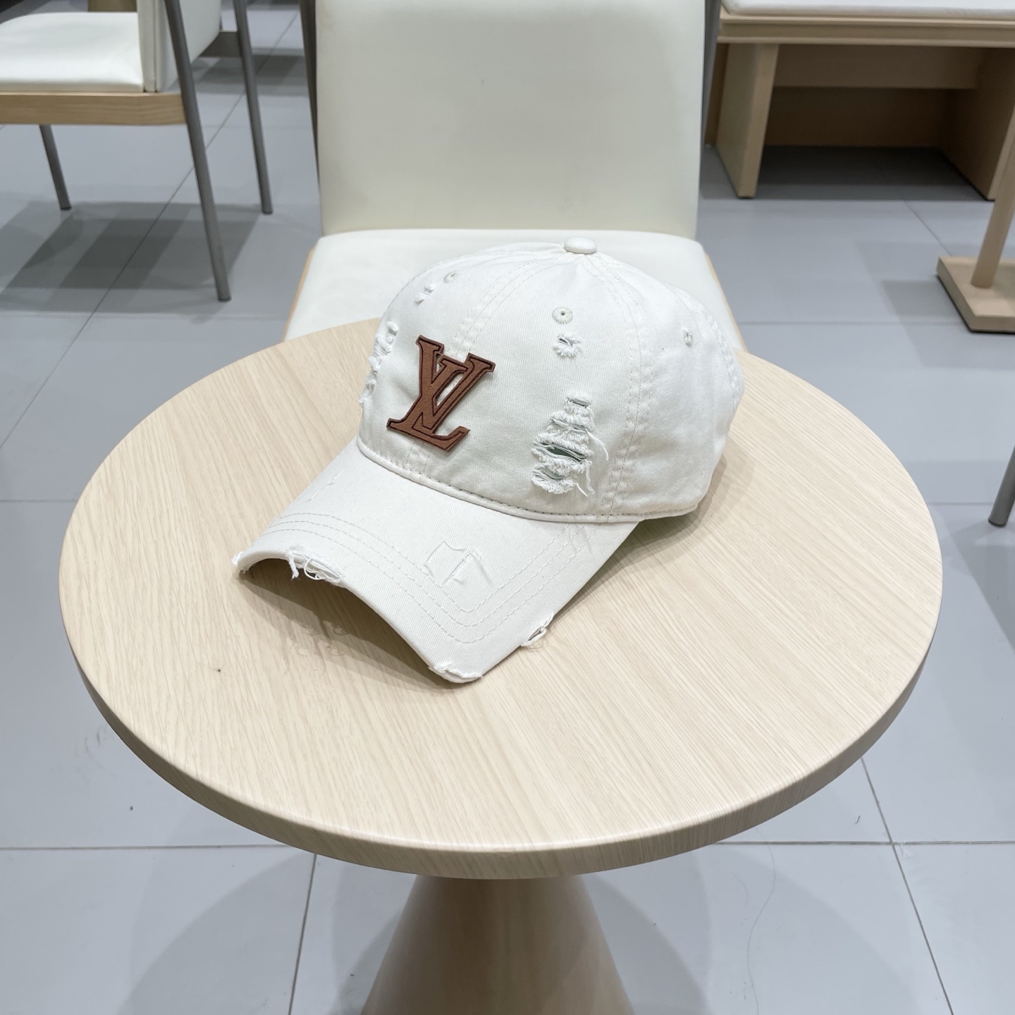 🧢路易威登棒球帽 LouisVuitton😍新款LV棒球帽，重工打造♥️高端大气，百搭款🤗男女通用！跑量