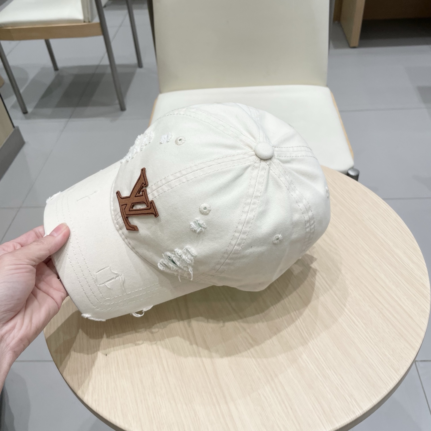 🧢路易威登棒球帽 LouisVuitton😍新款LV棒球帽，重工打造♥️高端大气，百搭款🤗男女通用！跑量