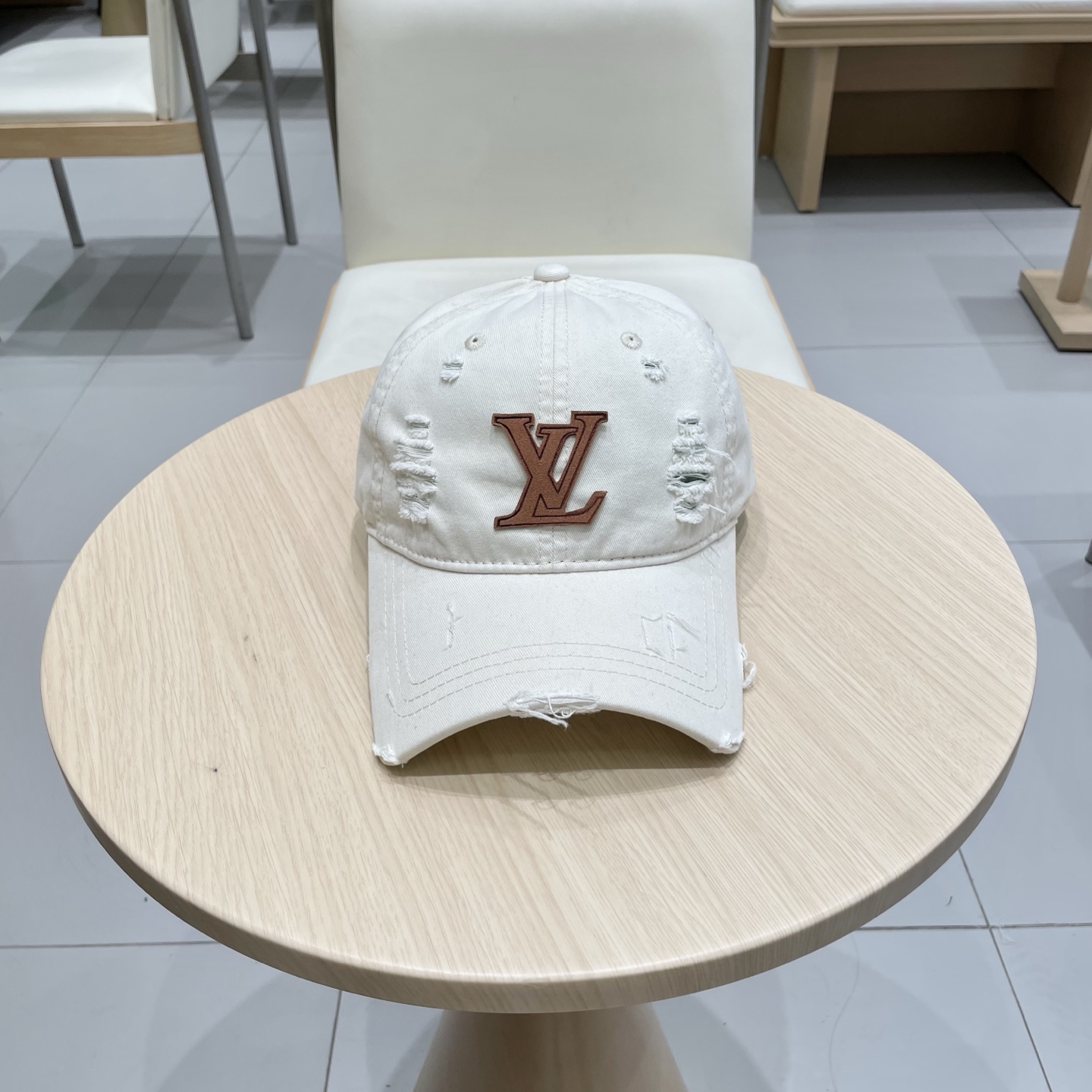 🧢路易威登棒球帽 LouisVuitton😍新款LV棒球帽，重工打造♥️高端大气，百搭款🤗男女通用！跑量