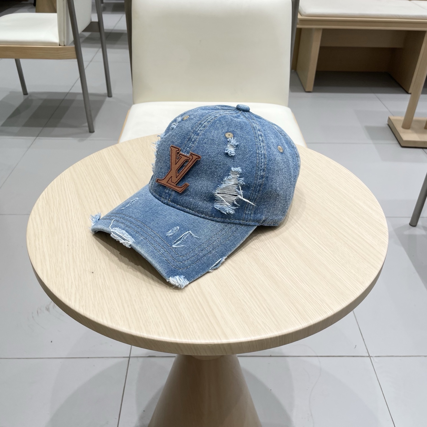 🧢路易威登棒球帽 LouisVuitton😍新款LV棒球帽，重工打造♥️高端大气，百搭款🤗男女通用！跑量