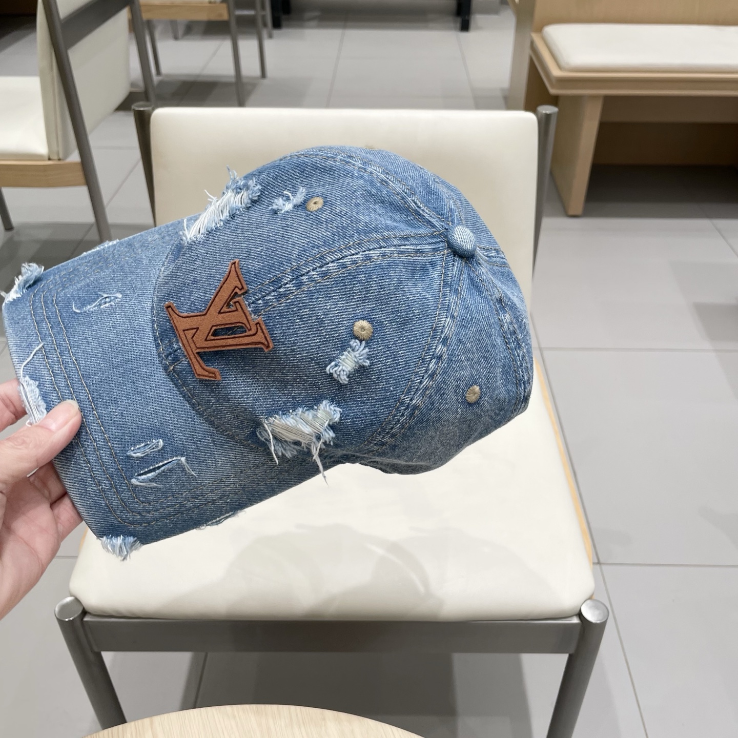 🧢路易威登棒球帽 LouisVuitton😍新款LV棒球帽，重工打造♥️高端大气，百搭款🤗男女通用！跑量
