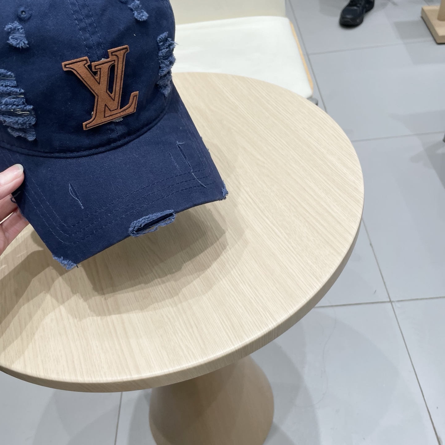 🧢路易威登棒球帽 LouisVuitton😍新款LV棒球帽，重工打造♥️高端大气，百搭款🤗男女通用！跑量