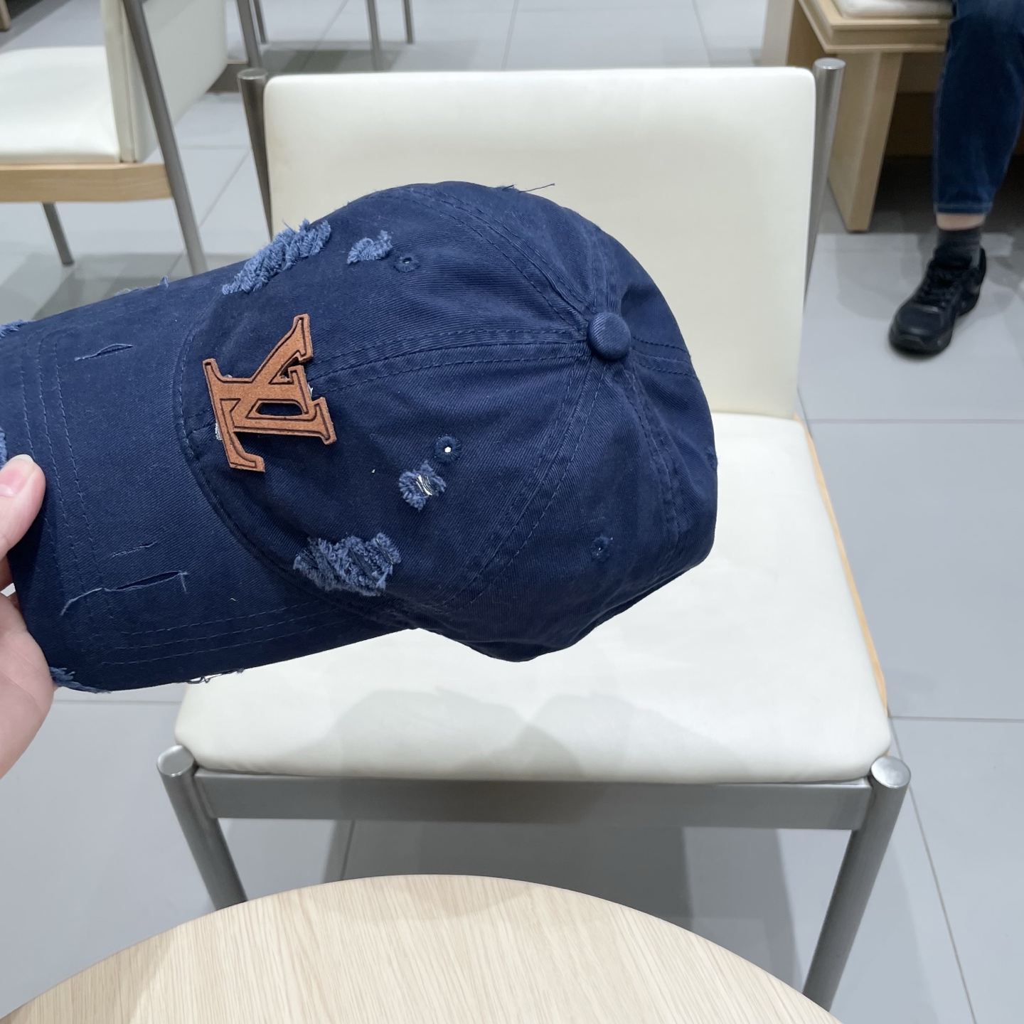 🧢路易威登棒球帽 LouisVuitton😍新款LV棒球帽，重工打造♥️高端大气，百搭款🤗男女通用！跑量