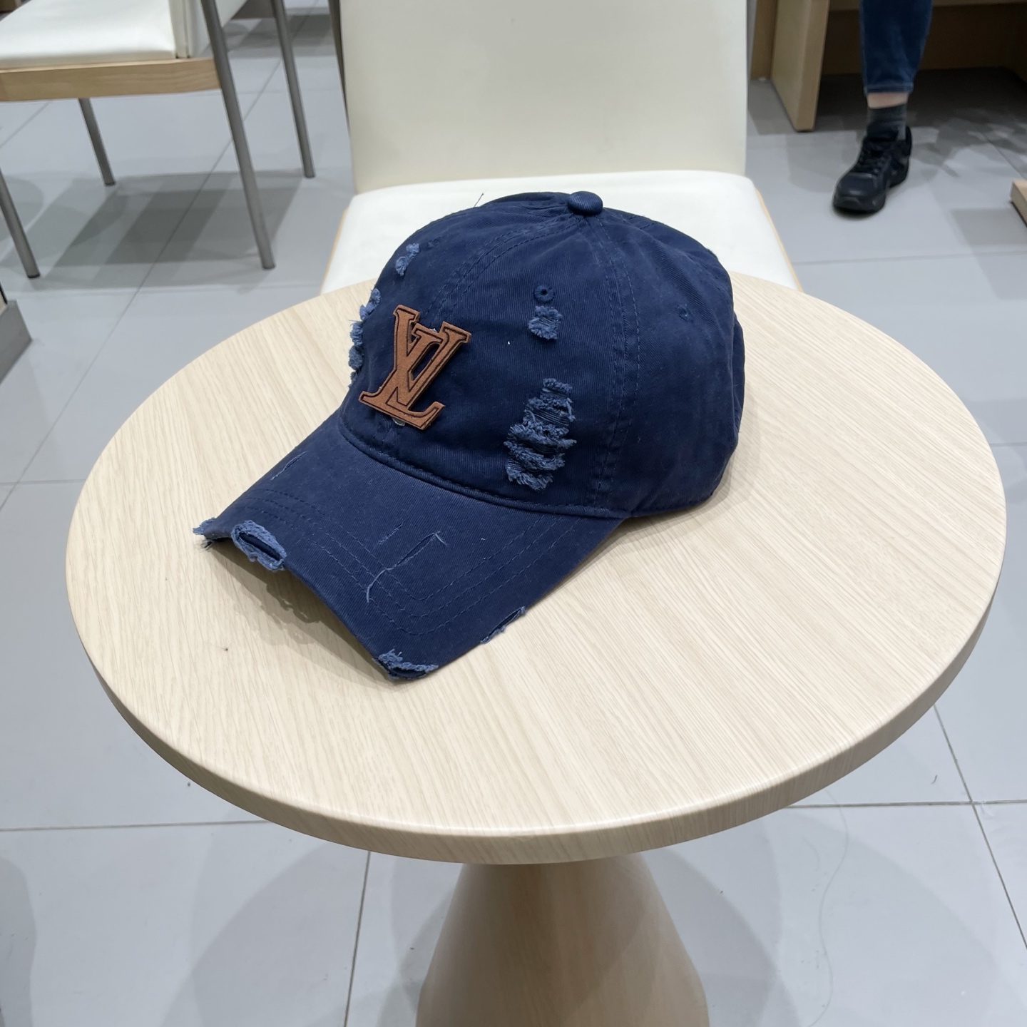 🧢路易威登棒球帽 LouisVuitton😍新款LV棒球帽，重工打造♥️高端大气，百搭款🤗男女通用！跑量