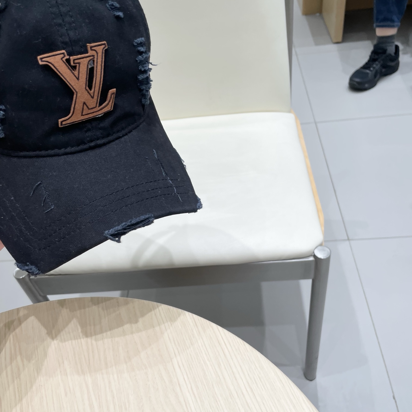 🧢路易威登棒球帽 LouisVuitton😍新款LV棒球帽，重工打造♥️高端大气，百搭款🤗男女通用！跑量