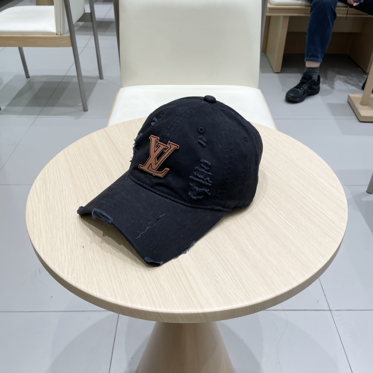 🧢路易威登棒球帽 LouisVuitton😍新款LV棒球帽，重工打造♥️高端大气，百搭款🤗男女通用！跑量