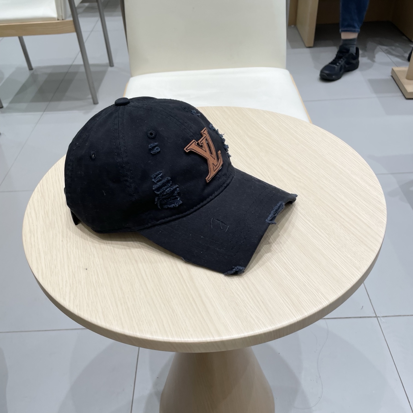 🧢路易威登棒球帽 LouisVuitton😍新款LV棒球帽，重工打造♥️高端大气，百搭款🤗男女通用！跑量