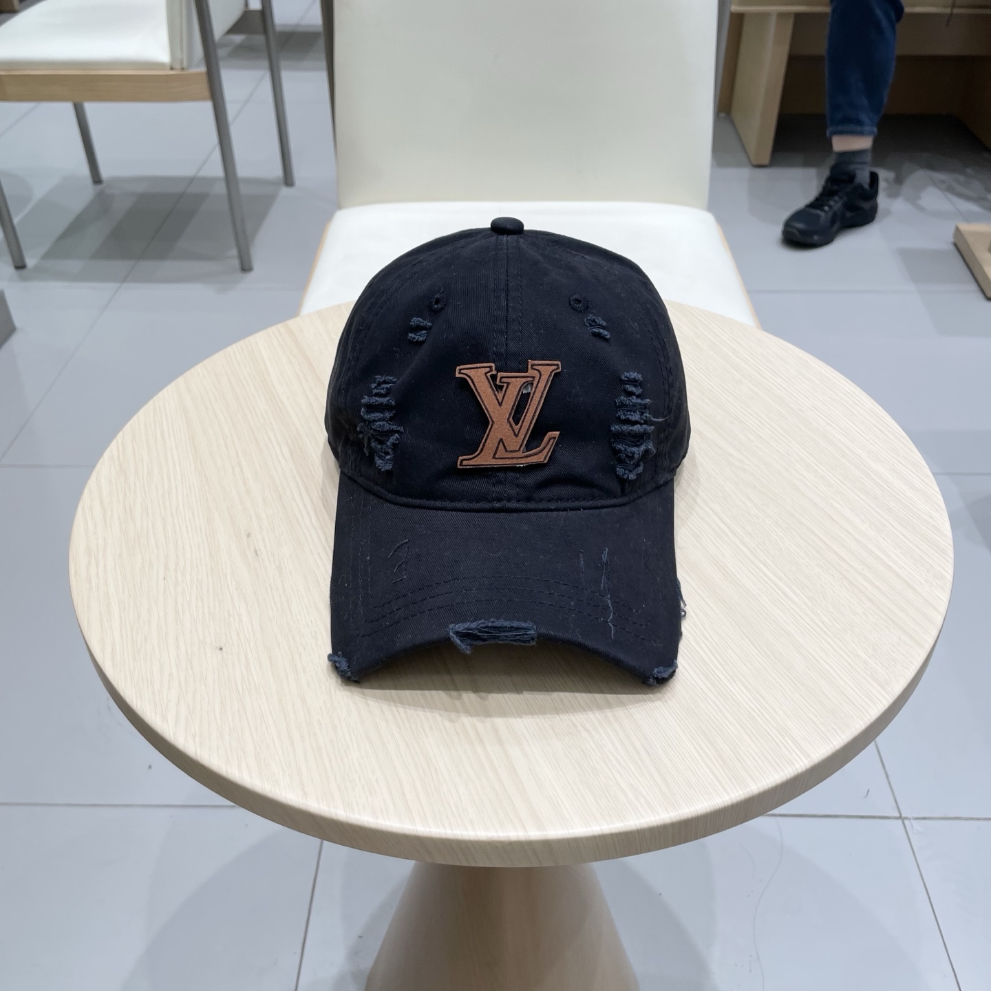 🧢路易威登棒球帽 LouisVuitton😍新款LV棒球帽，重工打造♥️高端大气，百搭款🤗男女通用！跑量