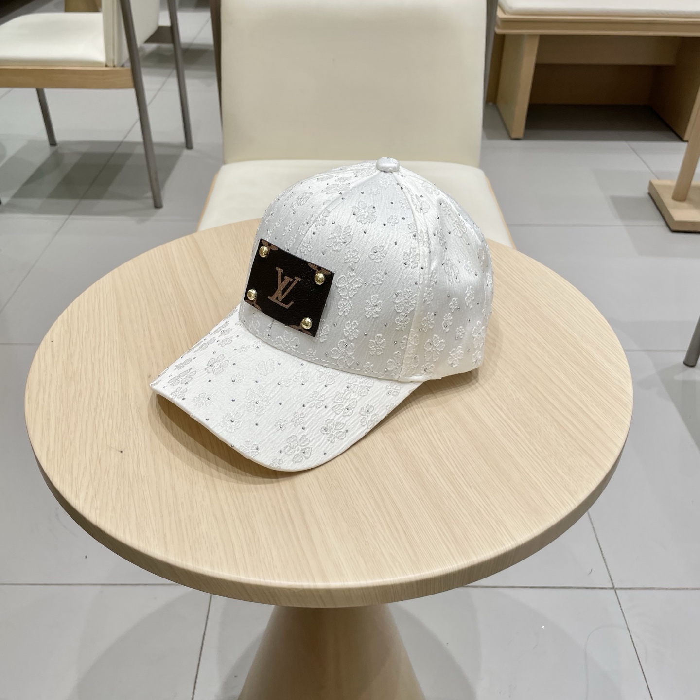  🧢路易威登棒球帽 LouisVuitton😍新款LV棒球帽，重工打造♥️高端大气，百搭款🤗男女通用！跑