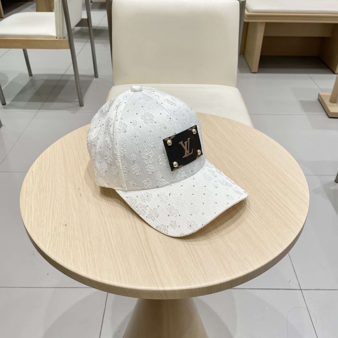  🧢路易威登棒球帽 LouisVuitton😍新款LV棒球帽，重工打造♥️高端大气，百搭款🤗男女通用！跑