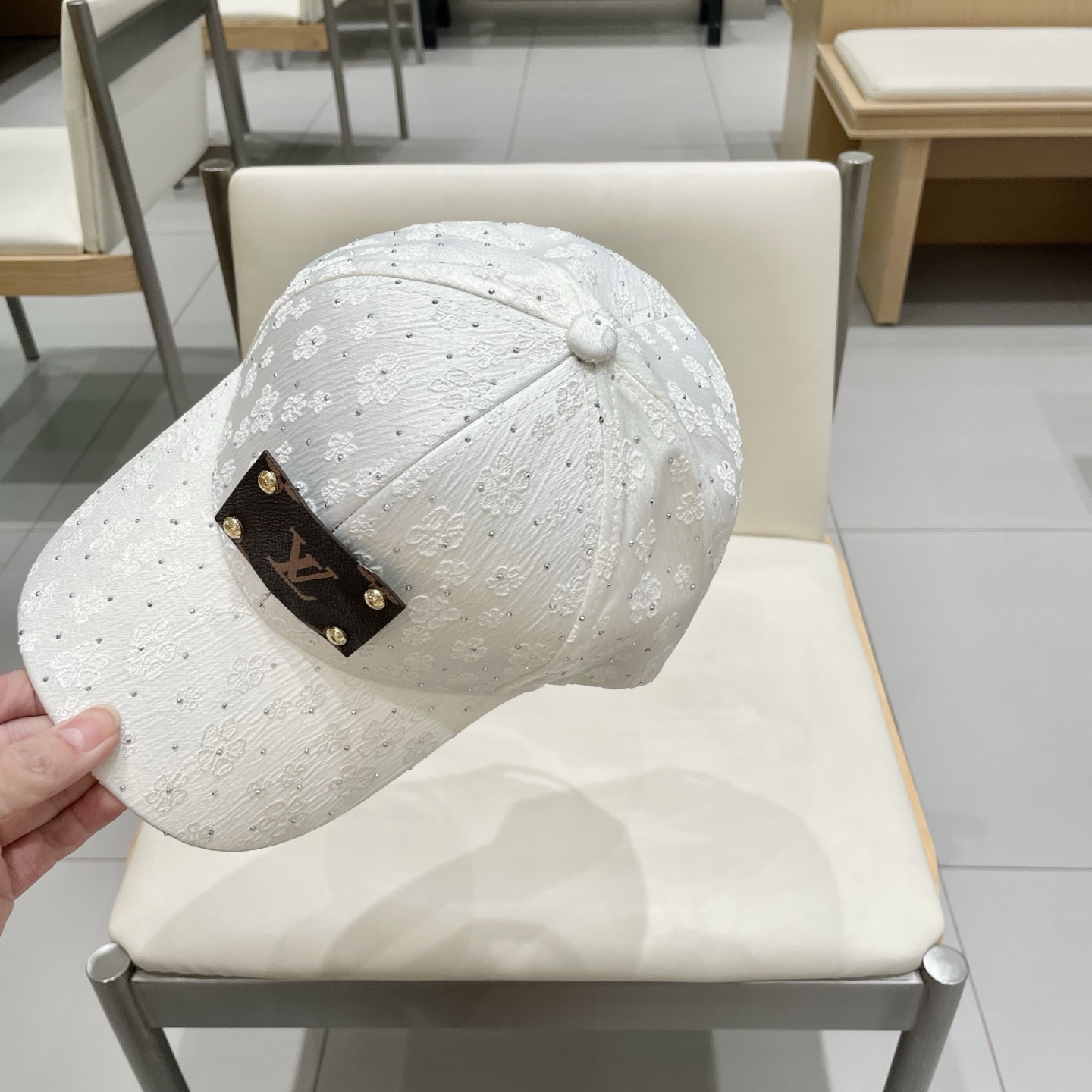  🧢路易威登棒球帽 LouisVuitton😍新款LV棒球帽，重工打造♥️高端大气，百搭款🤗男女通用！跑
