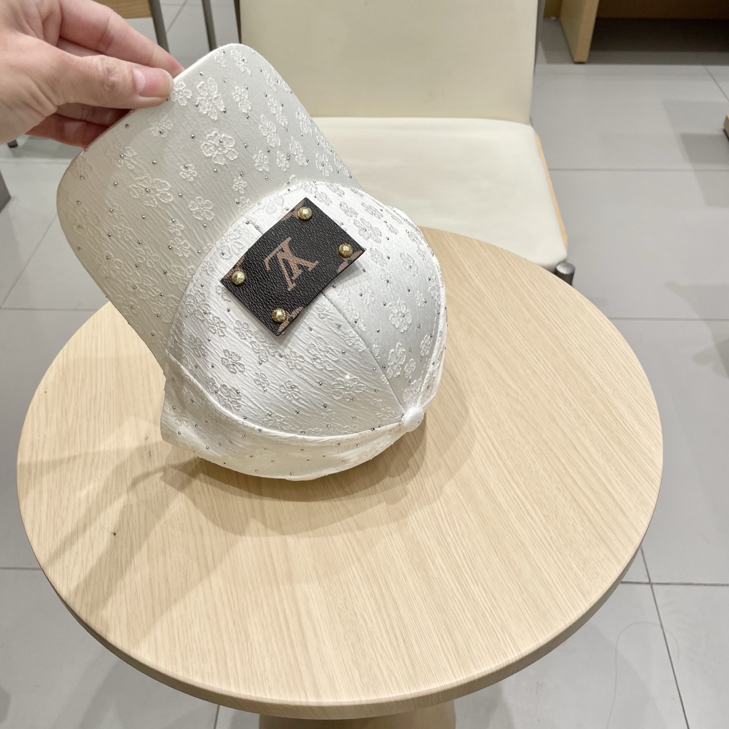 🧢路易威登棒球帽 LouisVuitton😍新款LV棒球帽，重工打造♥️高端大气，百搭款🤗男女通用！跑
