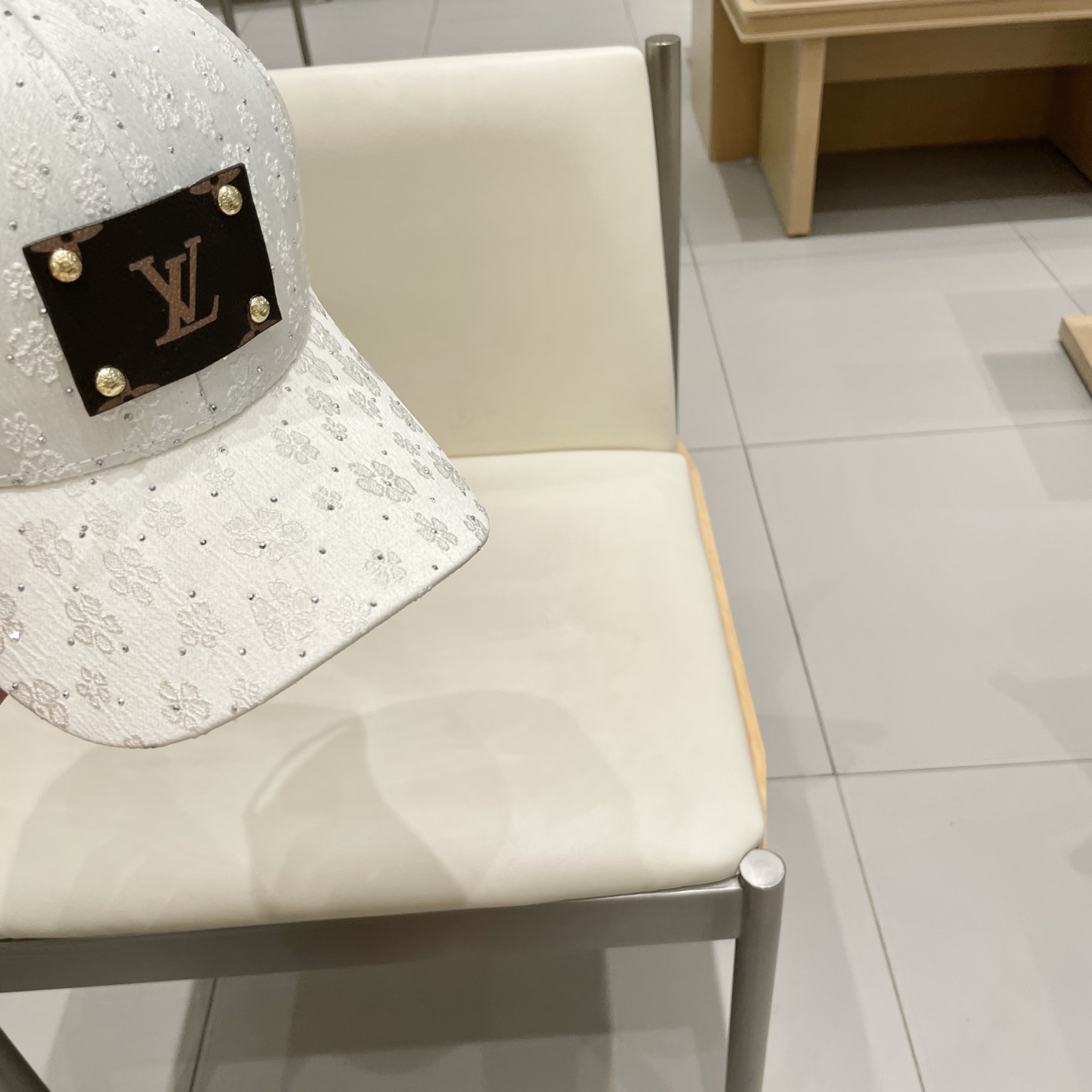  🧢路易威登棒球帽 LouisVuitton😍新款LV棒球帽，重工打造♥️高端大气，百搭款🤗男女通用！跑