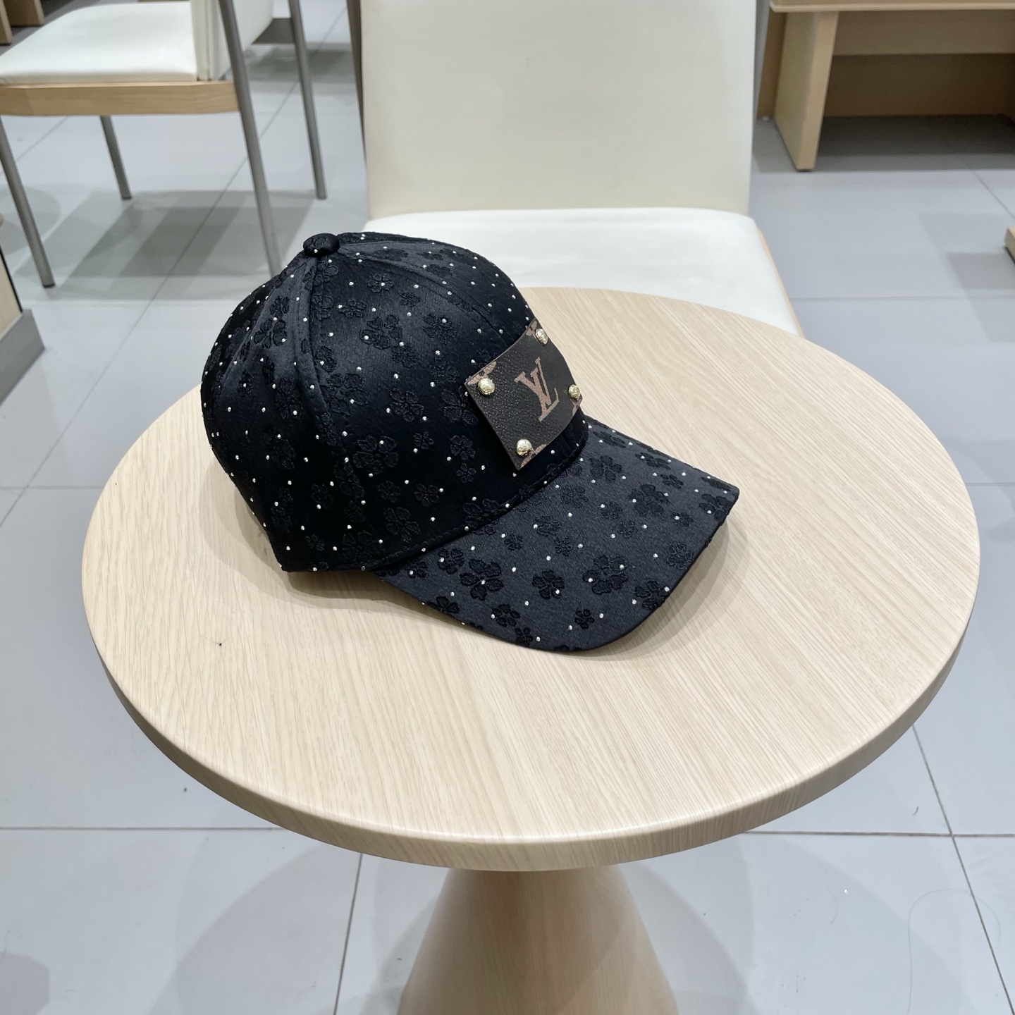  🧢路易威登棒球帽 LouisVuitton😍新款LV棒球帽，重工打造♥️高端大气，百搭款🤗男女通用！跑