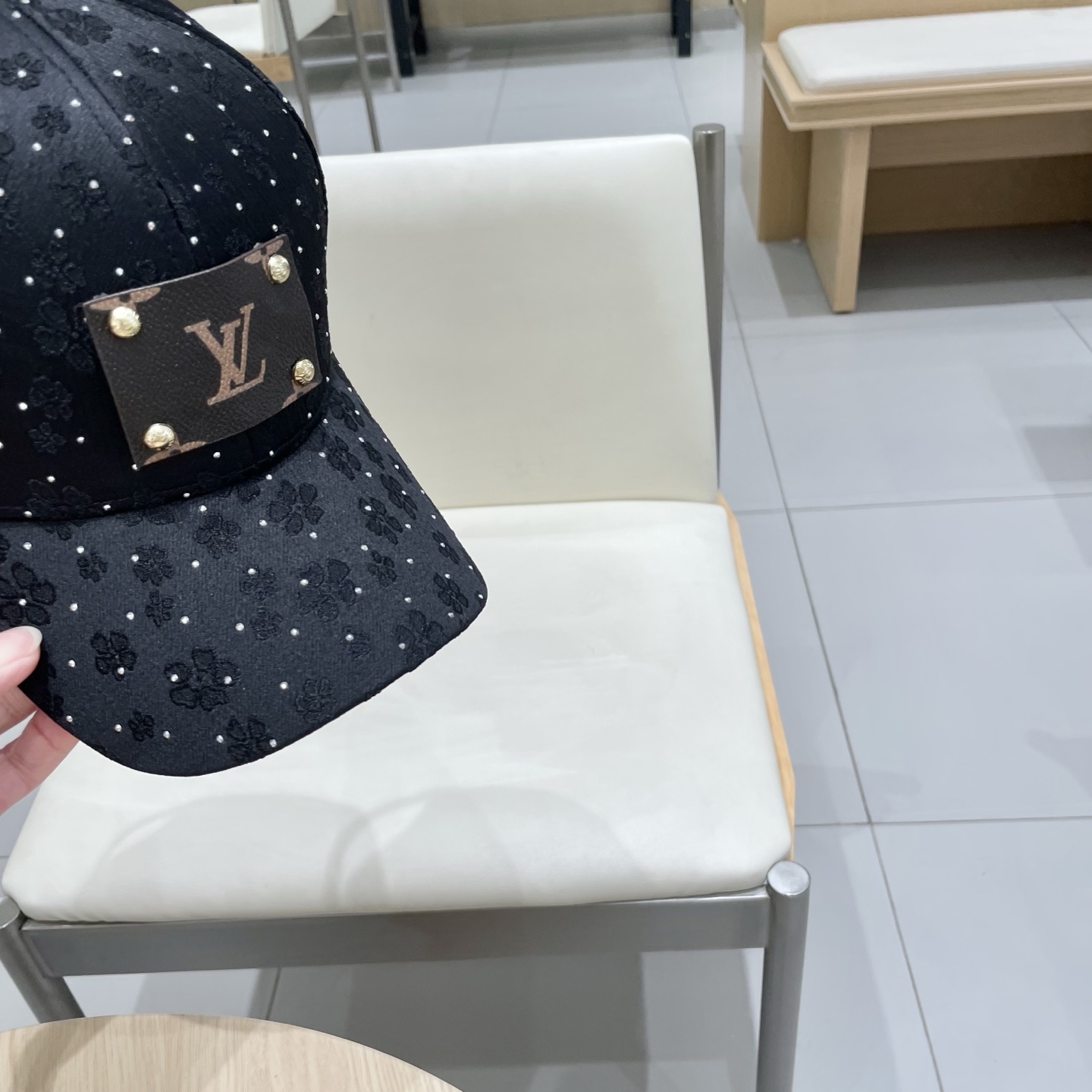  🧢路易威登棒球帽 LouisVuitton😍新款LV棒球帽，重工打造♥️高端大气，百搭款🤗男女通用！跑