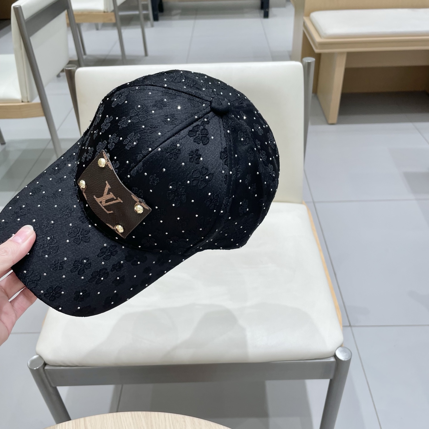  🧢路易威登棒球帽 LouisVuitton😍新款LV棒球帽，重工打造♥️高端大气，百搭款🤗男女通用！跑