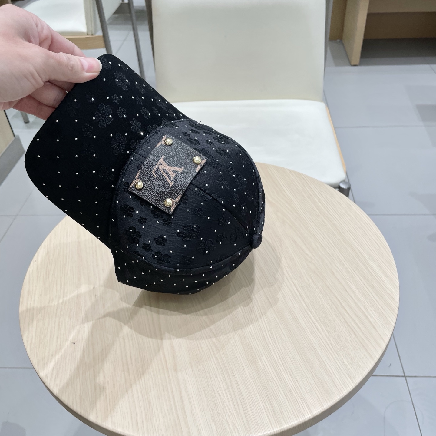  🧢路易威登棒球帽 LouisVuitton😍新款LV棒球帽，重工打造♥️高端大气，百搭款🤗男女通用！跑