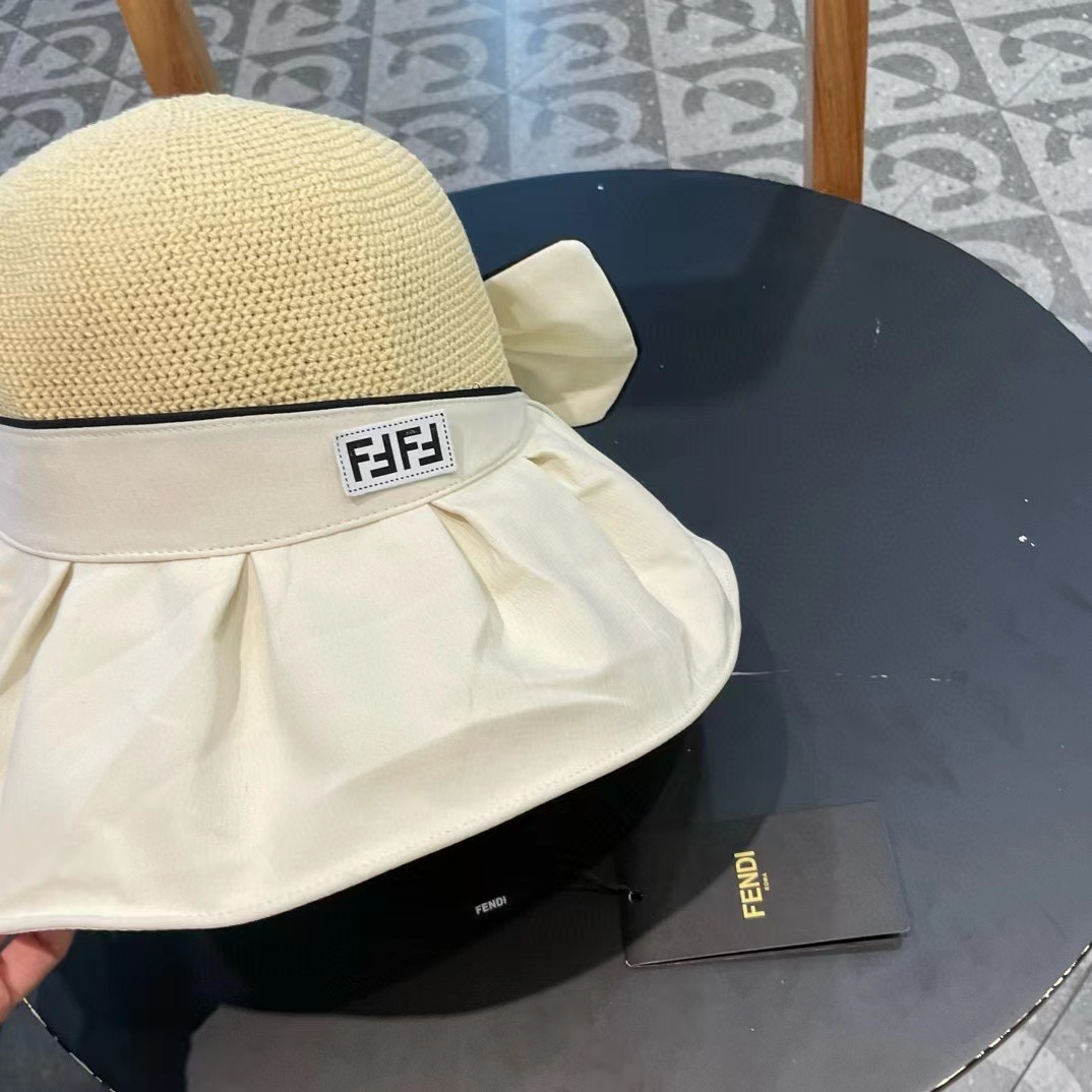 Chanel香奈儿春夏款牛仔棒球帽🧢，出街必备超好搭配，高品质 内标齐全，赶紧入手！