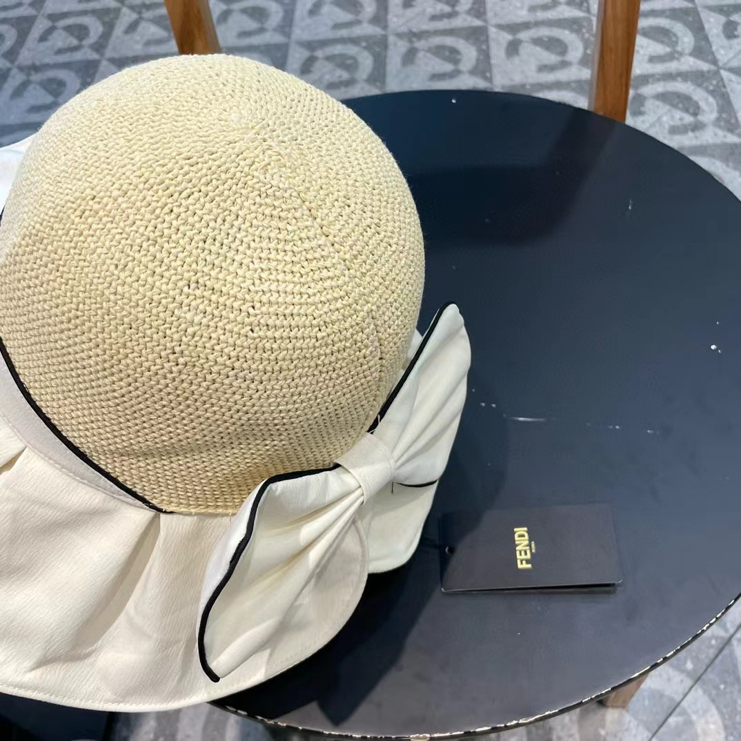 Chanel香奈儿春夏款牛仔棒球帽🧢，出街必备超好搭配，高品质 内标齐全，赶紧入手！