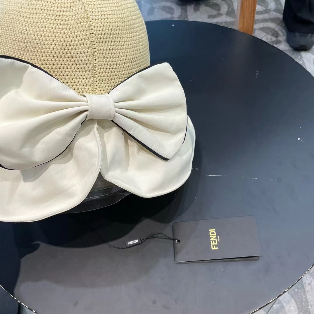 Chanel香奈儿春夏款牛仔棒球帽🧢，出街必备超好搭配，高品质 内标齐全，赶紧入手！