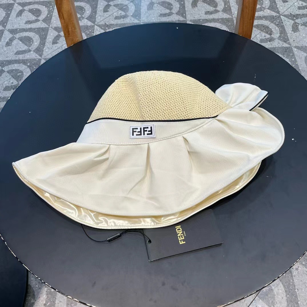 Chanel香奈儿春夏款牛仔棒球帽🧢，出街必备超好搭配，高品质 内标齐全，赶紧入手！